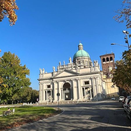 Appartamento Alice In Centro Vercelli Esterno foto